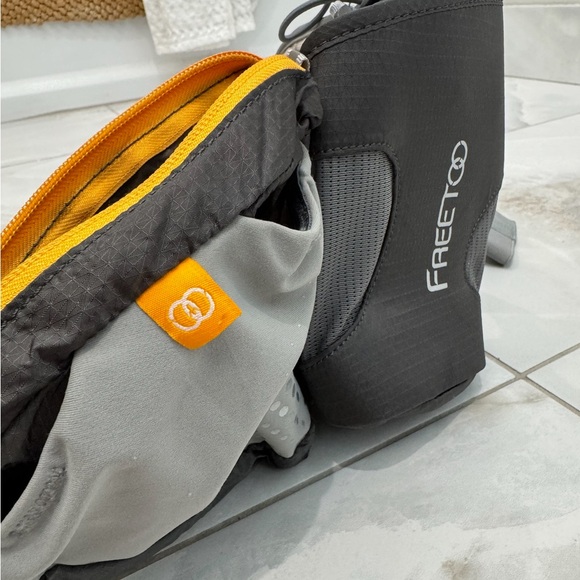 Unisex Cooling Running Belt with Padded Comfort, Water Bottle Holder + Storage - Picture 5 of 7